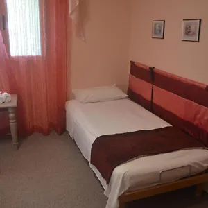 private-room-close-to-the-airport.qawrahotelsmalta.org/